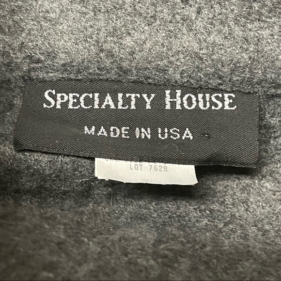 SOLD Grey Fleece Women’s Cape - Picture 8 of 9